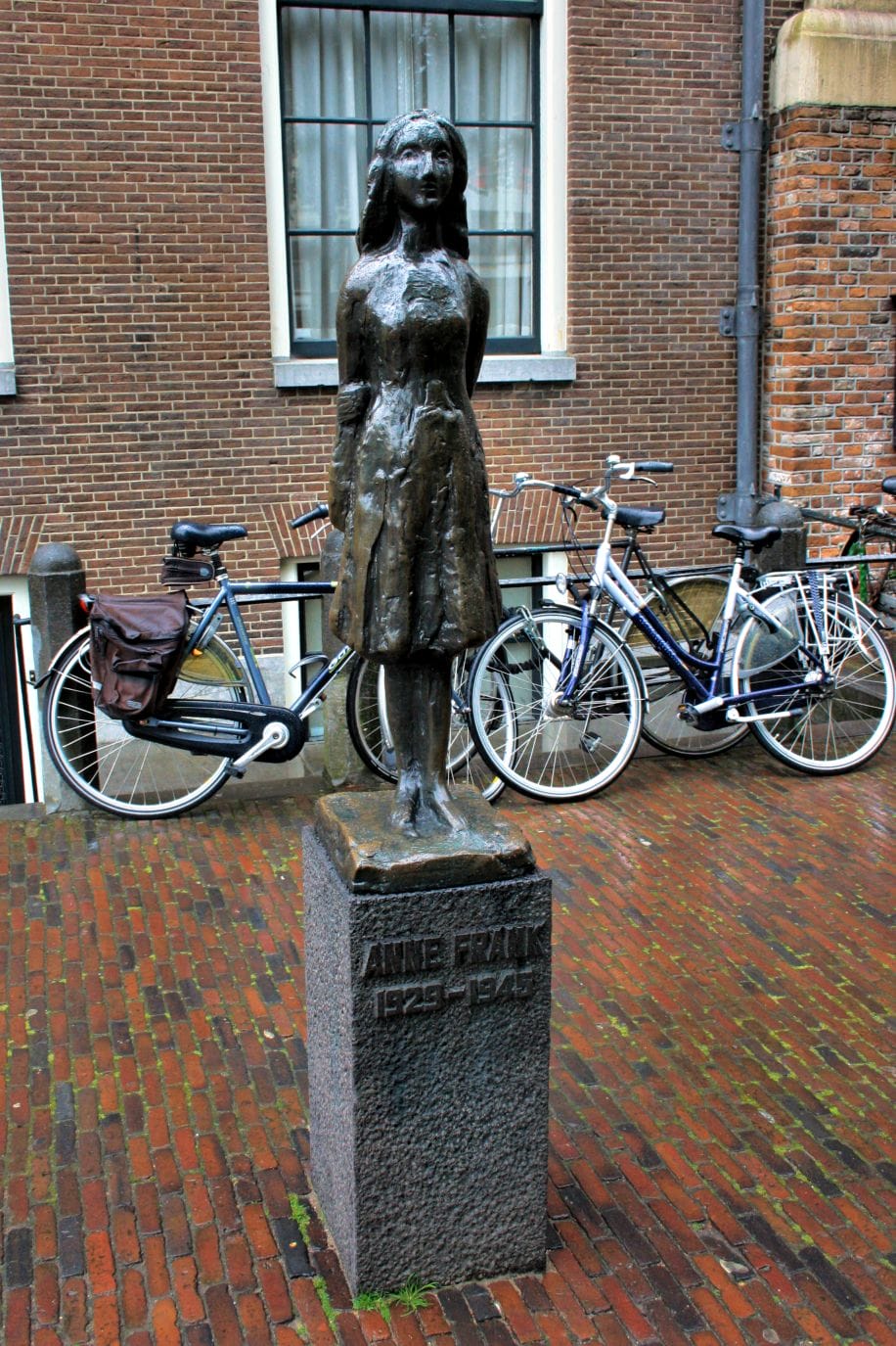 Estatua de Anne Frank