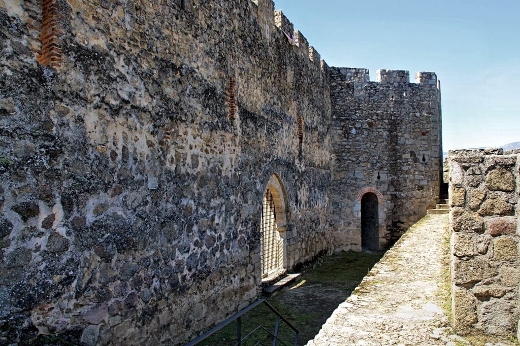 Castillo_La_Adrada_recinto_amurallado