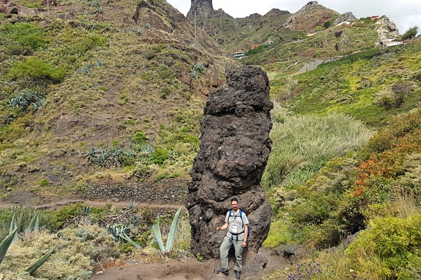 roque en el camino por el barranco de Afur