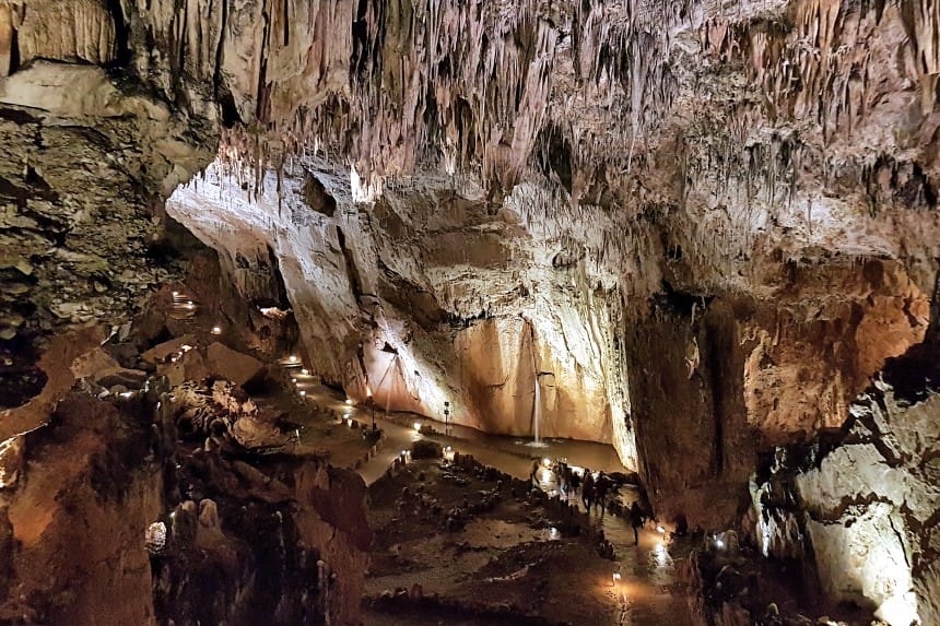 Cueva de Valporquero en León