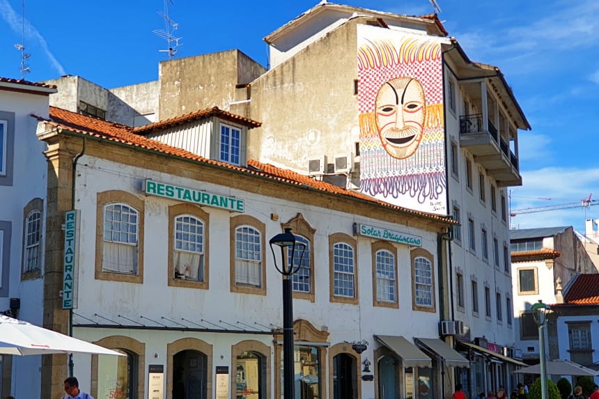 mural de la Praça da Sé en Bragança