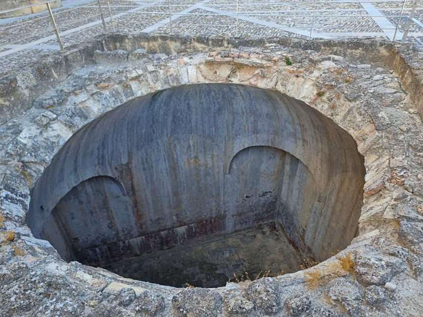 Aljibe de la Fortaleza de la Mota