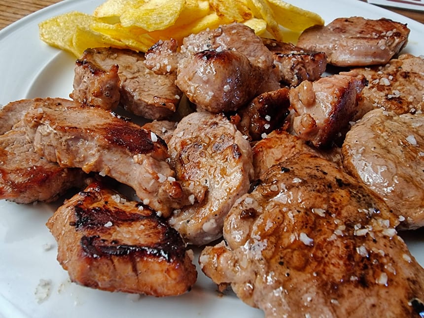 Donde comer en Alcalá la Real - medallones a la brasa en Quinto de Cabildo